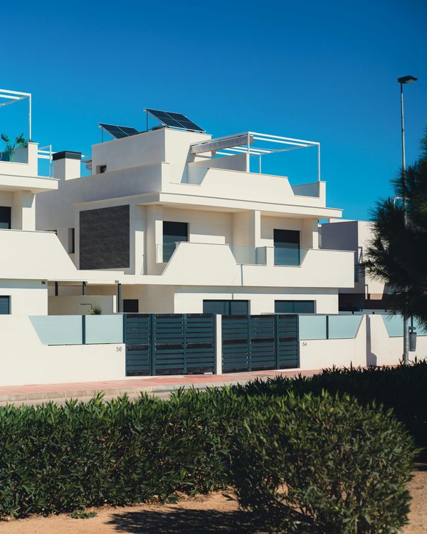 Découvrez les portails en aluminium 100 % français et chic !